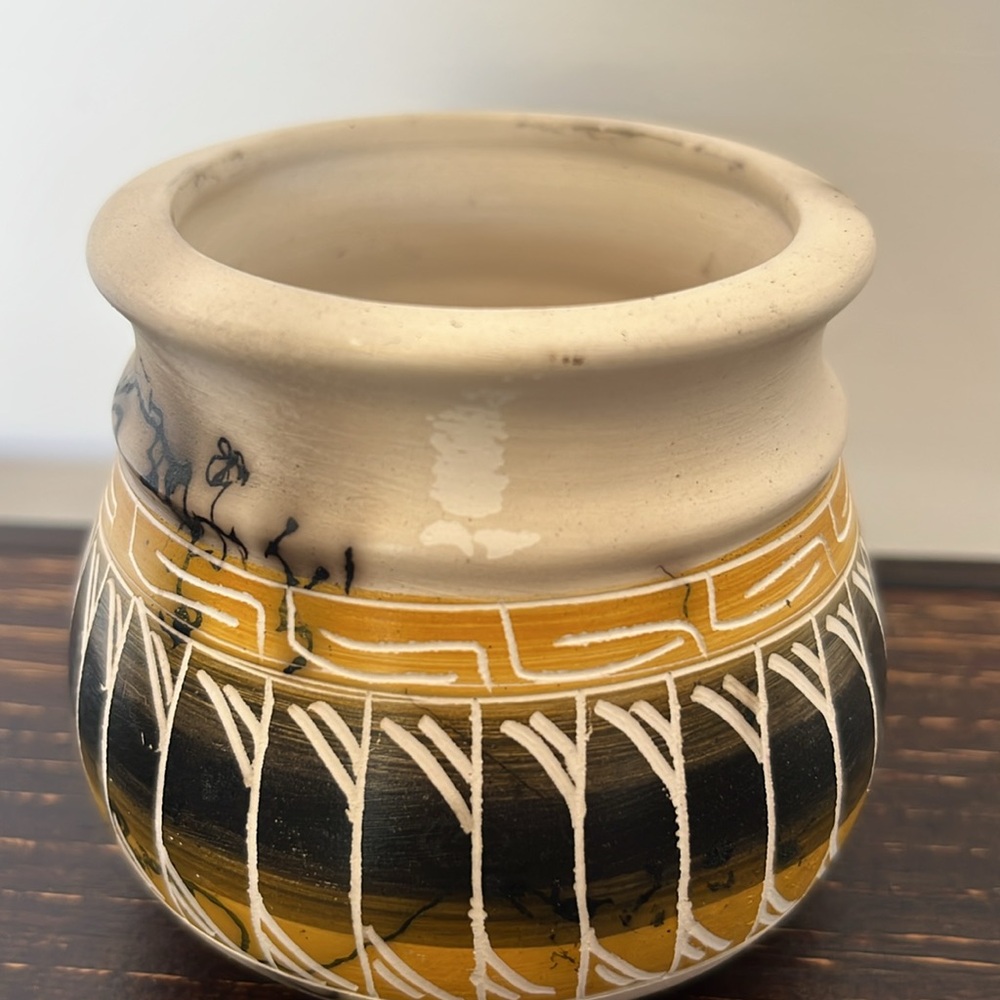 Native American pottery - Picture 6 of 6